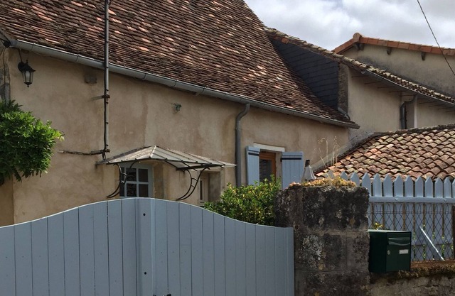 Charming and peaceful character cottage for two!