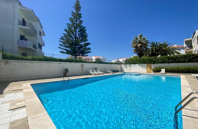 Charming apartment in a quiet area with a pool