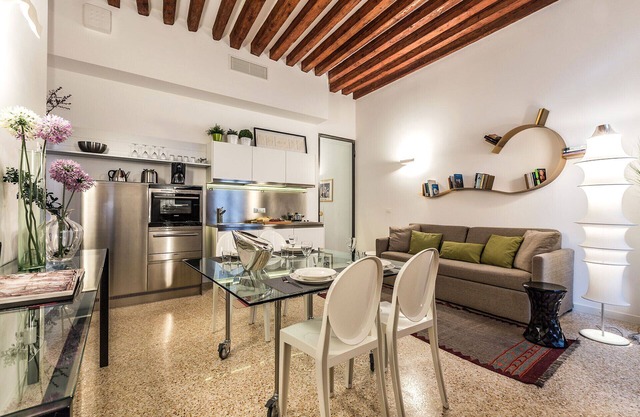 Charming Apartment Nestled in Venice Historic Centre