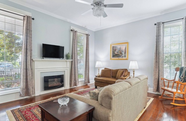 Charming Apartment Retreat in Historic Jefferson!