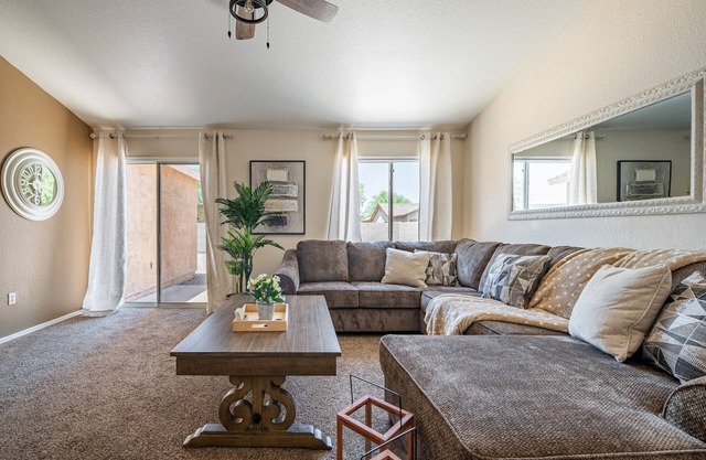 Charming Arizona Home - Near Shops