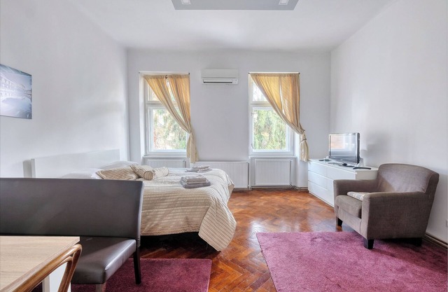 Charming central 2-bedroom apartment in beautiful Ljubljana with WiFi, AC.