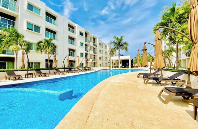 Charming Condo in Cancun with Pool, Balcony and WiFi