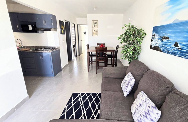 Charming Corner House 3br 2bath w/garage, Pets OK