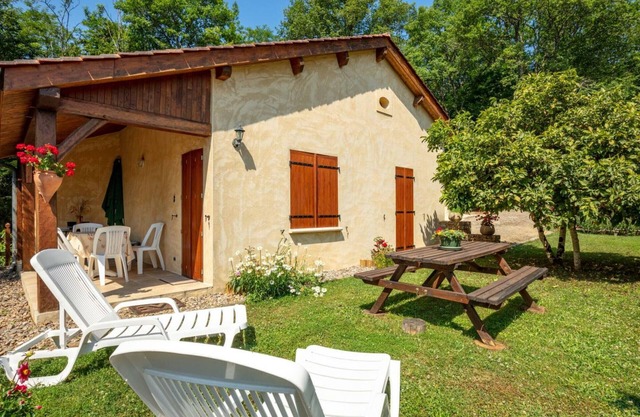 Charming Cottage in the Heart of Vézère Valley with Terrace, BBQ, and WiFi