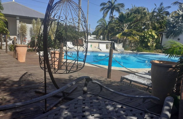 Charming cottage with pool and air conditioning in Saint-Louis