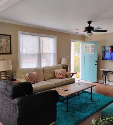 Charming, Cozy Cottage Near Downtown New Bern