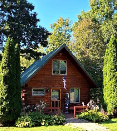 Charming Creekside Log Cabin with Wood Burning Stove Overlooking the Neshannock Creek, Western PA
