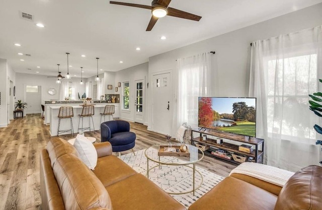 Charming downtown Austin 6 bedroom Mansion