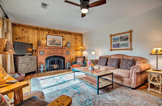 Charming Estes Park Cabin with 2 Private Patios!