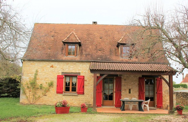 Charming Cottage near Sarlat with Garden, Fireplace, and Family Amenities