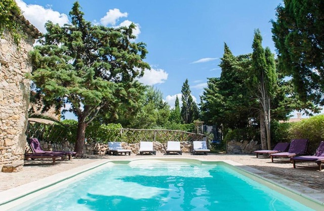 Charming Cottage in a Secret Garden, with pool in authentic rural village