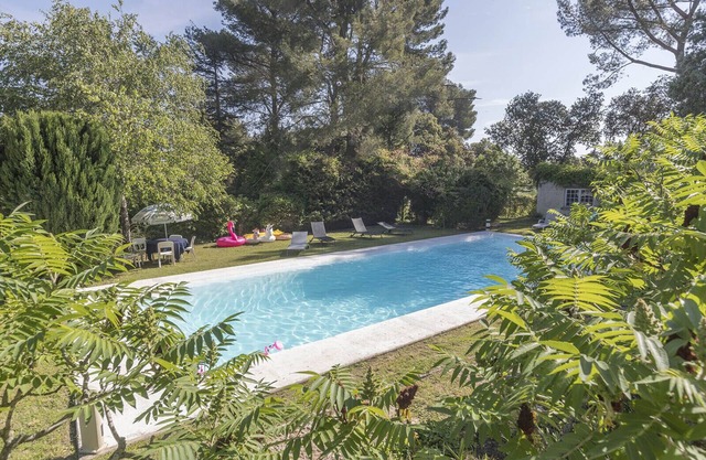 Charming 18th century farmhouse and exceptional garden near Saint Rémy de Provence