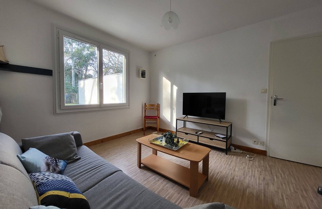 Charming Cottage Near Quiet Beach, Garden & Terraces, Close to Amenities