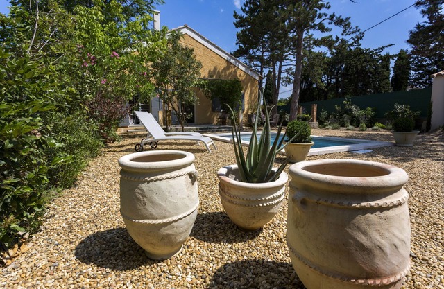 Charming villa with swimming pool close to the center of St Rémy de Provence 4-6