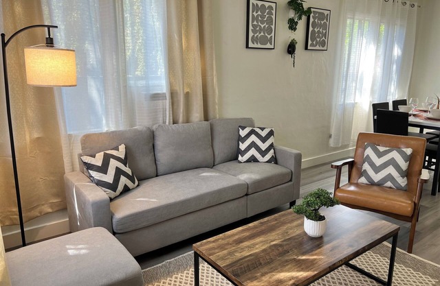 Charming Glendale Home-Centrally Located 2BR Near Hollywood/Downtown LA