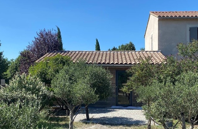 Charming Guesthouse with view to countryside and Mont Ventoux