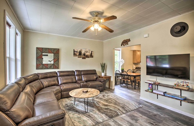 Charming haven - Walk to Town< 8 miles to skiing!