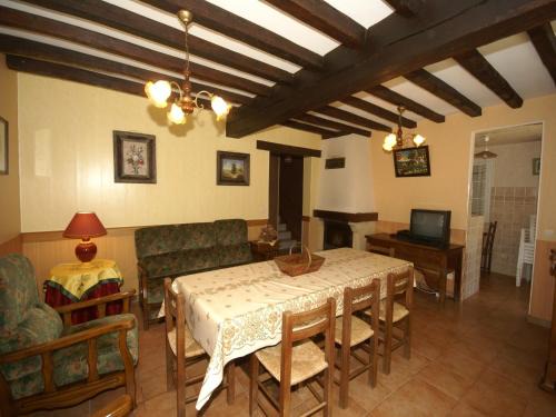 Charming holiday home with pool and pond, cleaning included