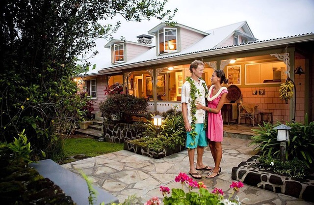 Charming Holualoa Ranching-Era Estate near Kailua and Keauhou. Away from it all!