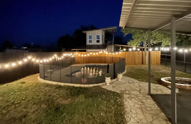 Charming Home w Pool, backs up to Main St Boerne