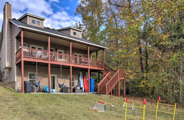 Charming Home with Fire Pit on Lake Sinclair!