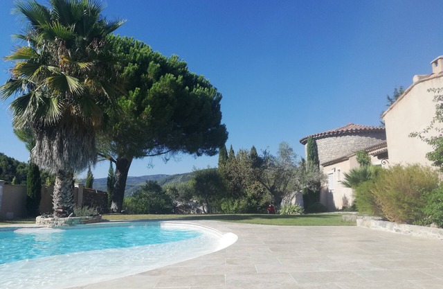 CHARMING HOUSE AND ITS TOWER, NEAR HYERES, 5 BEDROOMS, 10X5 POOL, JACUZZI