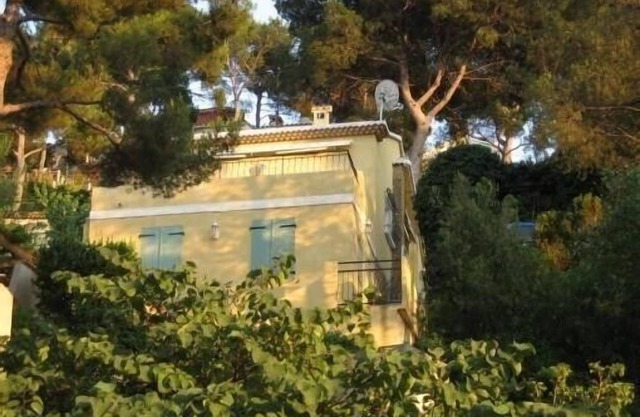 Charming house in the calanques near the sea near marseille