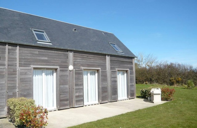 Charming House in La Hague: Near Dunes, Terrace, BBQ, Pet-Friendly, Close to GR 223 Trail