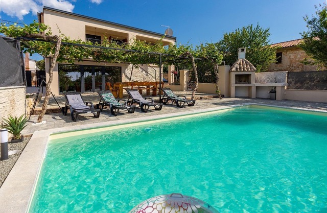 Charming House in Modrusani with Nice Garden