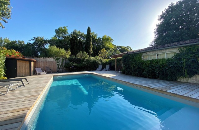 Charming house with swimming pool just outside La Rochelle