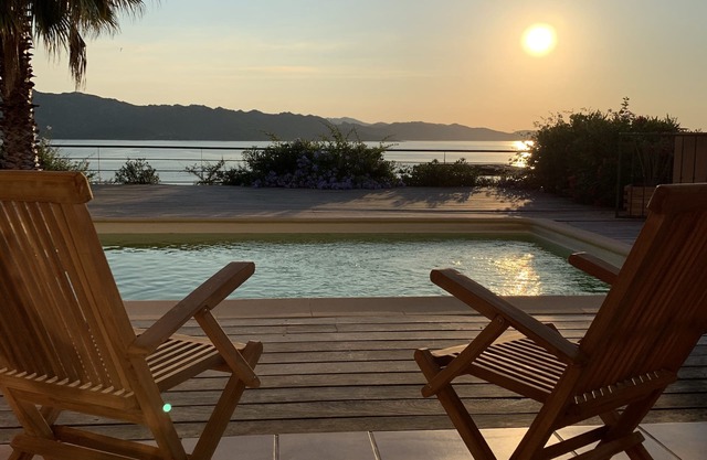 Charming house with splendid view of the bay and private swimming pool