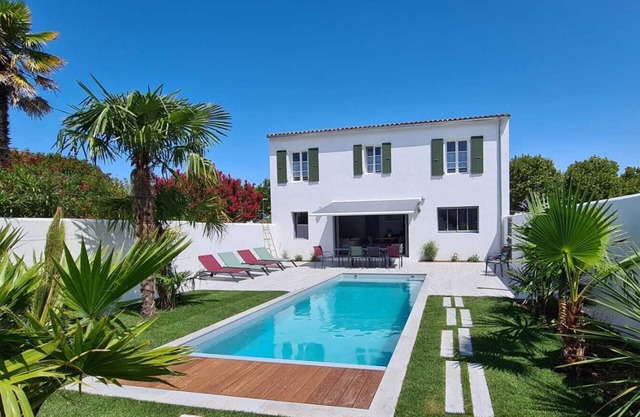 Charming house with heated swimming pool in the village center, partial sea view