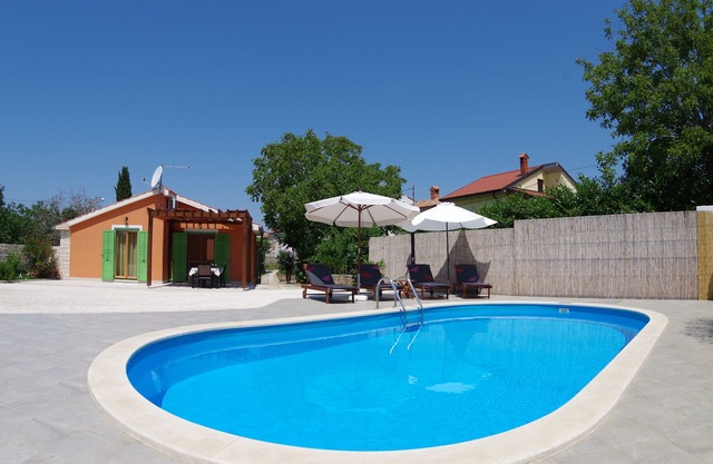 Charming house with private pool in village Sveti Kirin