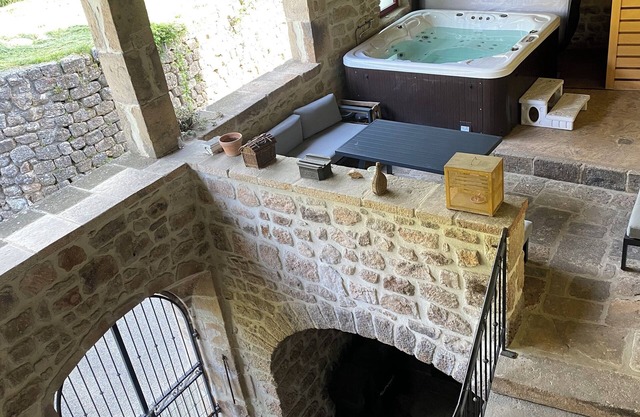 Charming La Castanéa gîte, SPA, infra-red sauna in a charming Ardèche hamlet