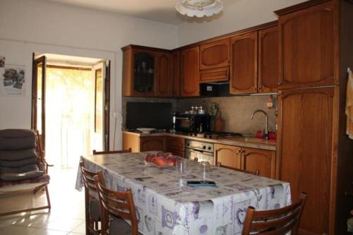 Charming Lakeview Home !