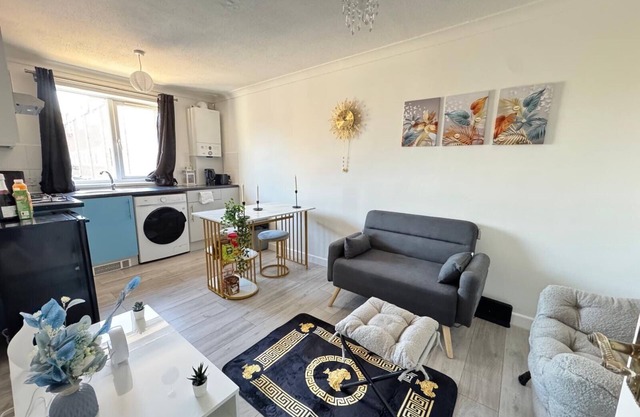 Charming London Apartment Retreat