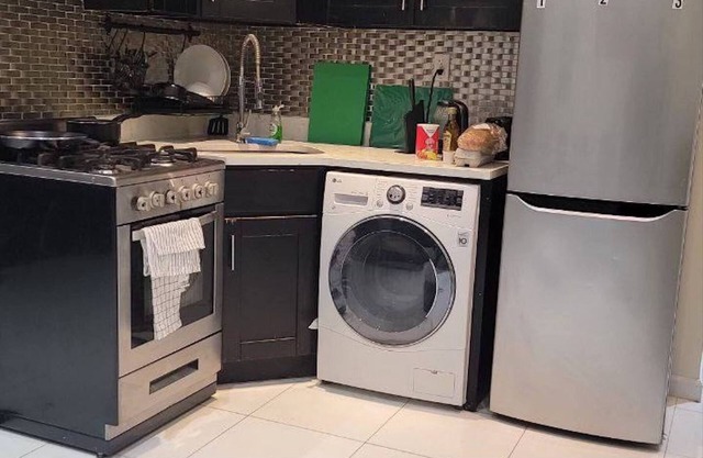 Charming Manhattan Stay: One Bed Available in a Room with Twin Beds!