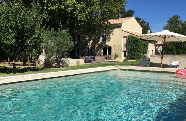 Charming Mas in Provence, Large heated Pool, Garden and Shaded Courtyard
