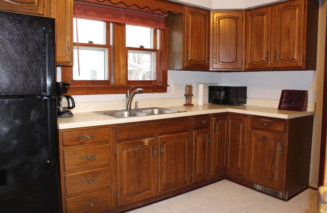 Charming Mishawaka & South Bend Getaway - Your Home Away from Home! - Smart TV!
