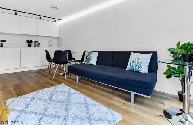 Charming Modern Chic Pad Summer House