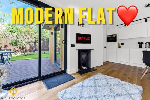 Charming Modern Chic Pad Summer House