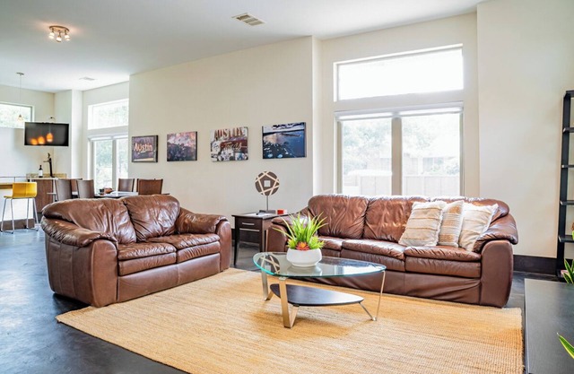 Charming Modern Home - Close to everything DT, UT!