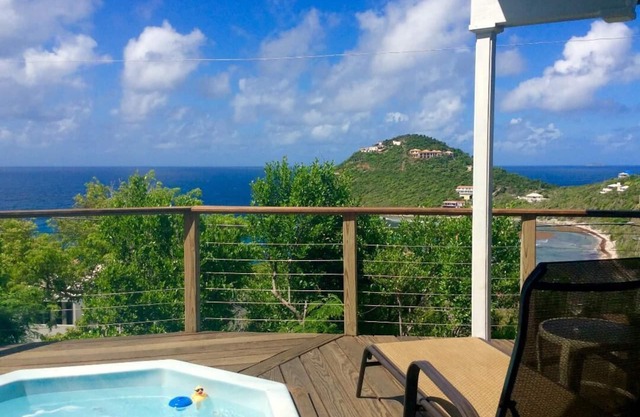 Charming Moonsong Cottage One Bedroom in Chocolate Hole Offers Hot Tub & Views!