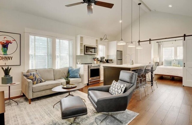 Charming New Apartment in Historic Aldridge Place - Blocks from UT and Downtown