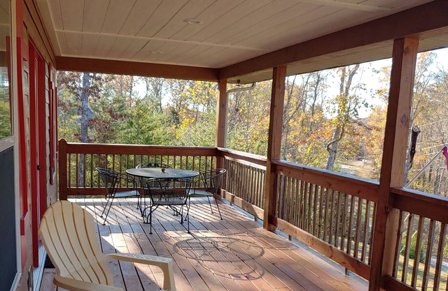 Charming Nolin Lake Retreat