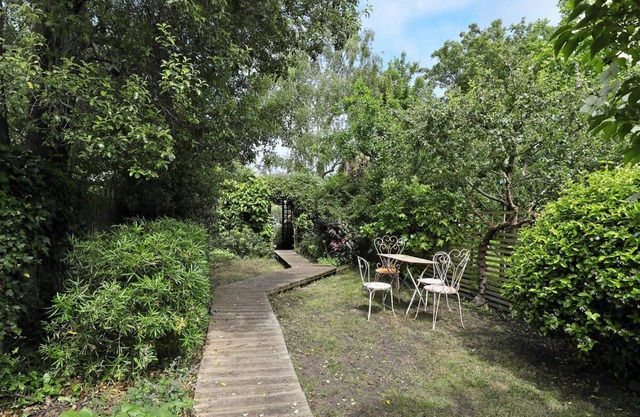 Charming & Peaceful Family Home near Greenwich