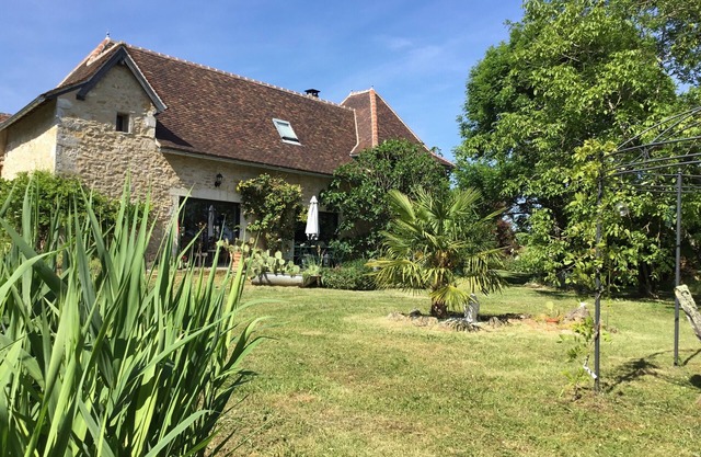 Charming Quercynnoise for 6 people with private SPA on 6000 m2 of land