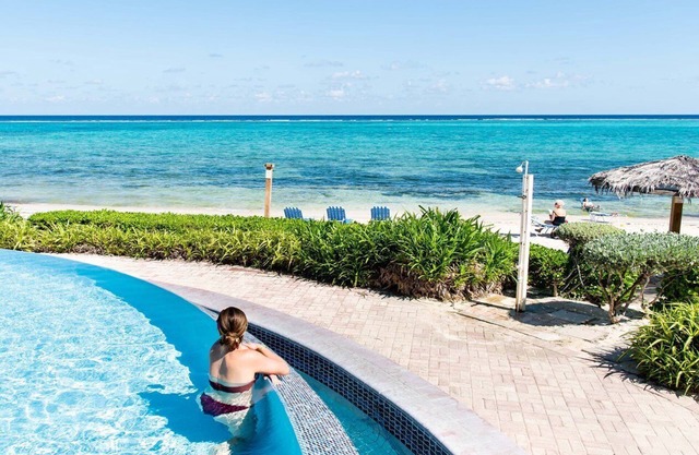 Charming Resort 1-Bedroom Suite with Full Kitchen