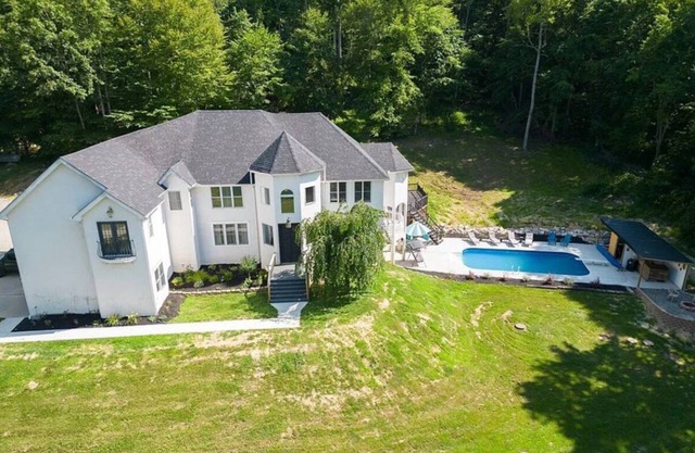 Charming Resort Suite-withParkingPool,BBQ,drinks,HotTub,Lake,Camp,SportsCourt